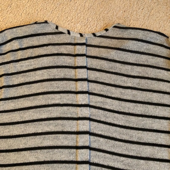 ❤️3 for $20❤️ Forever 21 Short Sleeve Sweater - Picture 3 of 6